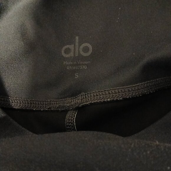 *Rare* ALO Yoga Leggings - Picture 12 of 15
